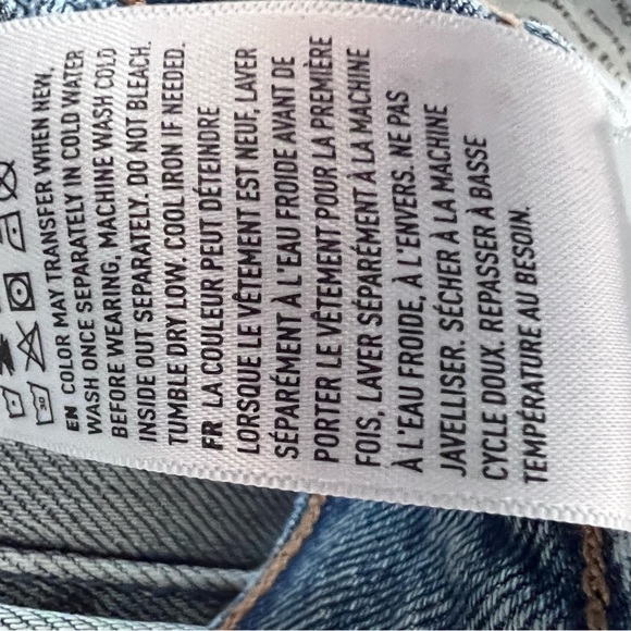 AE Highest Rise MOM jeans 100% cotton size 8.  Destroyed/Distressed and Fabulous - Picture 5 of 10